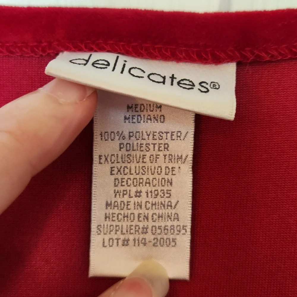 Vintage Delicates House Coat - Size Medium - 100% Polyester - Red Long Sleeve - Picture 2 of 8